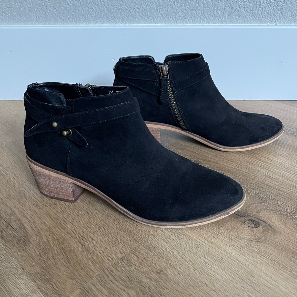 Melrose and Market black suede ankle booties, size 8